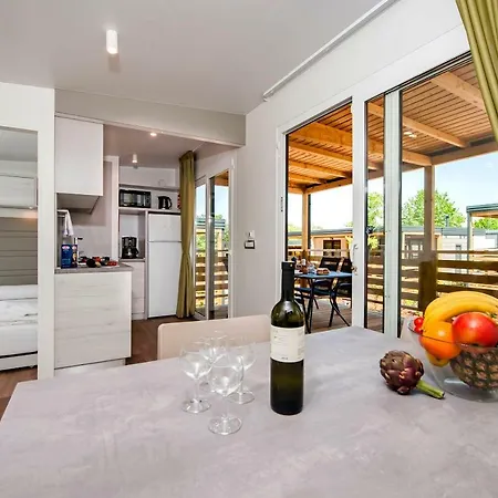 Campsite Lanterna Mobile Homes Mediteran Kamp 4* Poreč