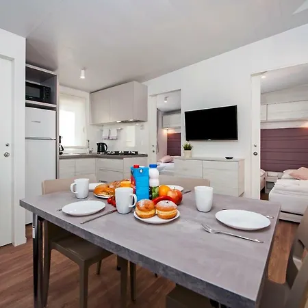 Campsite Lanterna Mobile Homes Mediteran Kamp 4* Porec